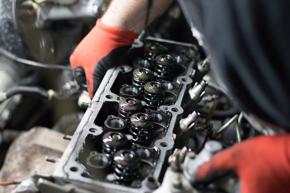 Moderni automobilski motori dizajnirani su da prelaze više stotina hiljada kilometara pre nego što im zatrebaju veće popravke